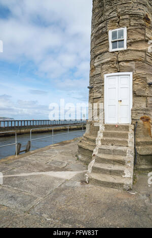 Nahaufnahme der Leuchtturm auf Osten Pier, Whitby, North Yorkshire, England. Stockfoto