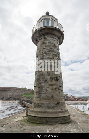 Nahaufnahme der Leuchtturm auf Osten Pier, Whitby, North Yorkshire, England. Stockfoto