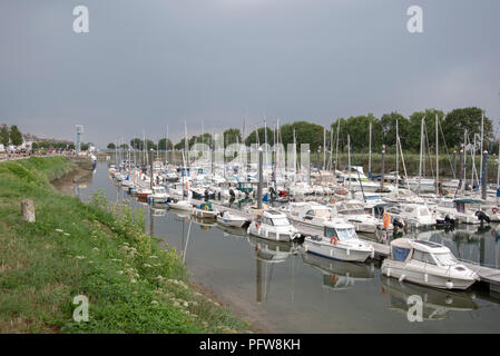Die Marina auf dem Fluss Somme St-Valery-sur-Somme Stockfoto