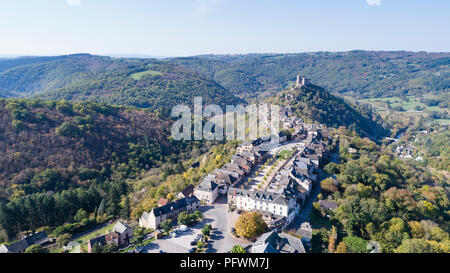 Frankreich, Aveyron, Najac, beschriftet Les Plus beaux villages de France (Schönste Dörfer Frankreichs), mittelalterliches Dorf und Burg Najac, ehemalige Stockfoto