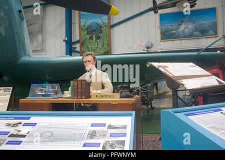 Mock up von Spitfire Ingenieur R J Mitchell in Merston Halle in Tangmere military Aviation Museum Stockfoto