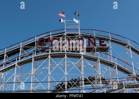 15-03-16 New York, USA. Coney Island. Der Cyclone Achterbahn. Foto: © Simon Grosset Stockfoto