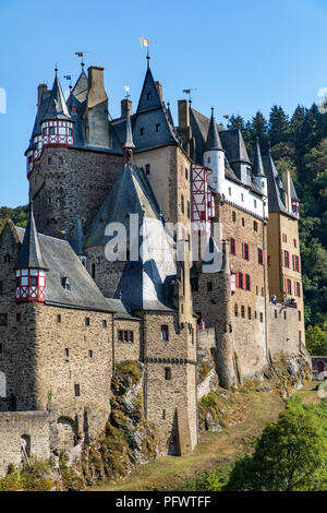 Die Burg Eltz in der Nähe von Wierschem, in Rhineland-Pflaz, Deutschland, im Tal der Elz, Höhenburg aus dem 12. Jahrhundert Stockfoto