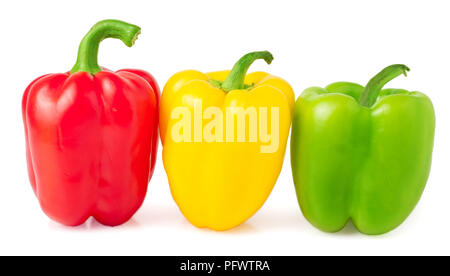 Rote, gelbe und grüne Paprika auf weißem Hintergrund Stockfoto
