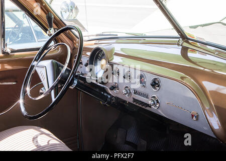 CONCORD, NC - April 5, 2018: das Innere des 1951 Ford Custom Automobil auf Anzeige an der Pennzoil AutoFair Classic Car Show in Charlotte Motor Speedwa Stockfoto