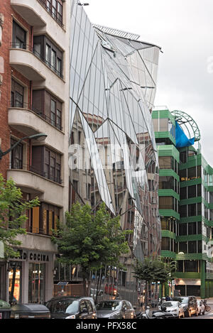 Neue, moderne Glas Haus in der Innenstadt von Bilbao, Spanien. Stockfoto