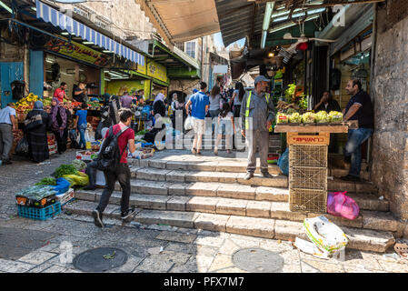 Israel, Jerusalem - 16. August 2018: Markt in der Altstadt in der Nähe vom Damaskustor Stockfoto