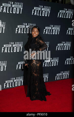 Schauspielerin Angela Bassett auf dem roten Teppich vor ein Screening von Mission Impossible Fallout ein das Smithsonian National Air und Space Museum am 22. Juli in Washington, DC. Stockfoto