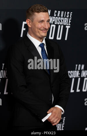 Schauspieler Frederick Schmidt geht der rote Caret vor ein Screening von Mission Impossible Fallout ein das Smithsonian National Air und Space Museum am 22. Juli in Washington, DC. Stockfoto