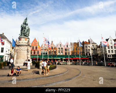 Statue von Jan Breydel und Pieter de Coninck im Marktplatz - Brügge, Belgien. Stockfoto