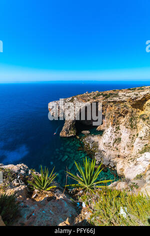 Blaue Grotte Malta Sehenswürdigkeiten Weitwinkel geschossen Stockfoto