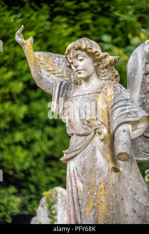 Engelskulptur auf dem Old Cemetery in Southampton Common, Hampshire, England, Großbritannien Stockfoto