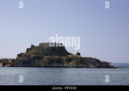 Korfu Stadt, Kerkyra, Griechenland, von seewärts Stockfoto