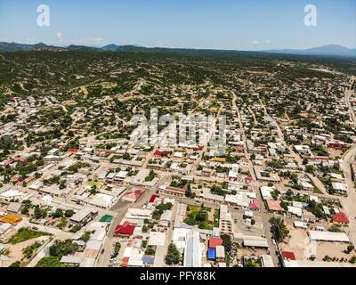 Moctezuma, Sonora Mexico. Sierra Madre Occidental. (Foto: LuisGutierrez/NortePhoto.com)... Tiro de Alto del Scape ángulo de la Ciudad Contra el cielo. Stadtbild. Hohe Aufnahme von Stadtbild gegen Sky Stockfoto