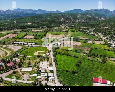 Moctezuma, Sonora Mexico. Sierra Madre Occidental. (Foto: LuisGutierrez/NortePhoto.com)... Tiro de Alto del Scape ángulo de la Ciudad Contra el cielo. Stadtbild. Hohe Aufnahme von Stadtbild gegen Sky Stockfoto