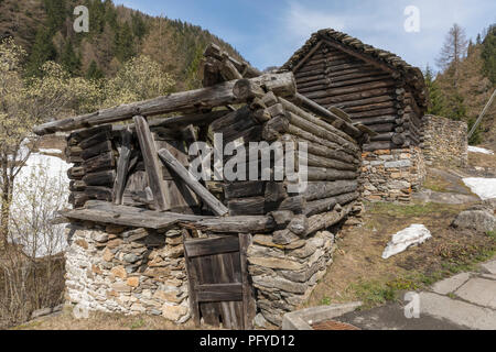 Die Ruinen der alten Tessiner Rustici Stockfoto