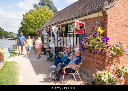 Cafe am Hatton Schlösser auf dem Grand Union Canal in der Nähe von Warwick, Warwickshire, England, Großbritannien Stockfoto