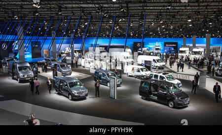 HANNOVER, Deutschland - 21.September 2016: Blick auf das Rathaus von Mercedes-Benz auf der Internationalen Automobil-Ausstellung IAA für Nutzfahrzeuge. Stockfoto