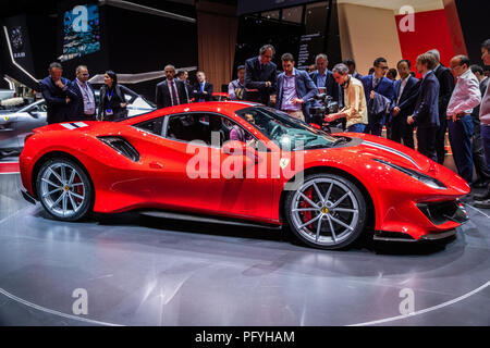 Genf, Schweiz - 6. MÄRZ 2018: Ferrari 488 Pista Sport Auto auf dem 88. Internationalen Automobilsalon in Genf präsentiert. Stockfoto