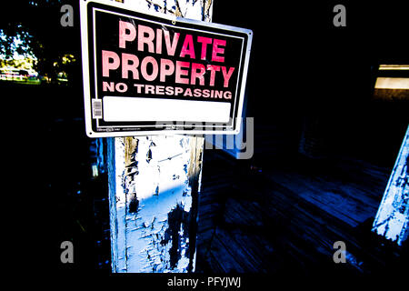 Privates Grundstück, kein Trespassing-Schild Stockfoto