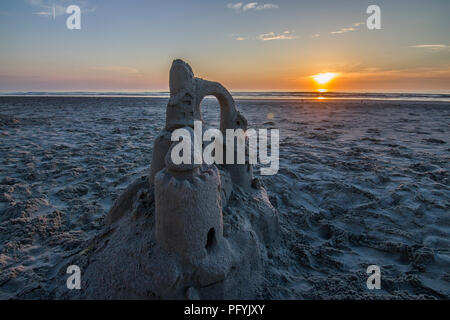 Sand Castle bei Sonnenuntergang Stockfoto