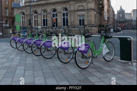 Citybike Fahrrad aufgereiht an der Dockingstation. Liverpool. Großbritannien Stockfoto