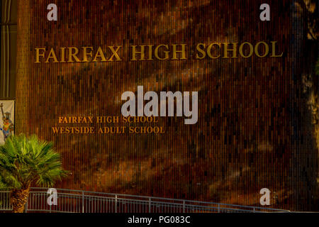 Los Angeles, Kalifornien, USA, August, 20, 2018: im Freien mit goldenen Buchstaben in eine Mauer von Fairfax High School in Los Angeles Stockfoto