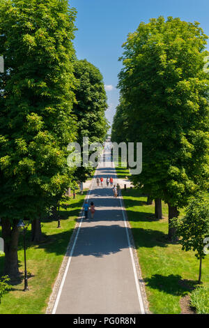 Mogosoaia, Rumänien - August 05, 2018: die Menschen zu Fuß auf Gasse Eingang an Mogosoaia Palace in der Nähe von Bukarest, Rumänien. Stockfoto