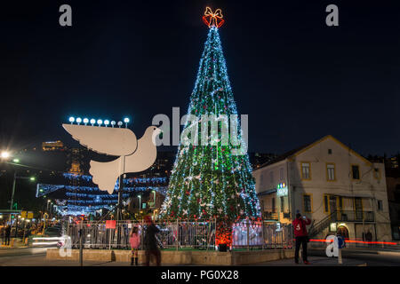 Haifa, Israel - 11. Dezember 2015: Die Bahai Gärten in der deutschen Kolonie für die Feiertage, in Haifa, Israel eingerichtet Stockfoto