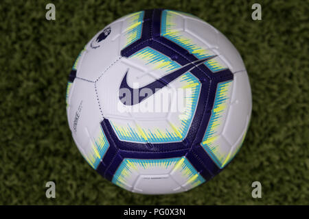 Nike Merlin Ball fur 2018 19 Premier League Saison Stockfotografie Alamy