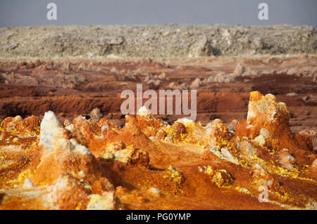 Die bunte Landschaft im Krater des Dallol Vulkans Der heisseste Ort das ganze Jahr über auf dem Planeten, Danakil Depression, Äthiopien Stockfoto