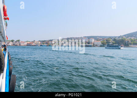 Blick auf die Prinzeninseln und das Marmarameer von der Fähre Stockfoto