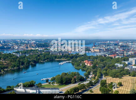 Blick über die Stadt von der Aussichtsplattform auf dem Fernsehturm Kaknästornet, Stockholm, Schweden Stockfoto