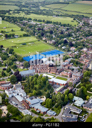 Luftaufnahme der Marlborough College-Gebäude und der Wiltshire-Anlage Stockfoto