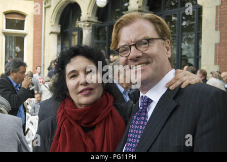 Berlin, DEU, 29.08.2010: Portrait Ulla Unseld-Berkéwicz, Herausgeber und Autor der Herausgeber Suhrkamp (Deutschland) mit André Schmitz, Staatssekretär für Kultur in Berlin bei der Eröffnung der Sommer Festival der literarischen Collouium Berlin 2010 Stockfoto