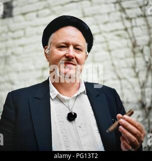 Vostell am 14. Oktober 1932 in Leverkusen geboren und am 3. April 1998 in Berlin gestorben. Er ist einer der wichtigsten deutschen Maler, Bildhauer und Performance Künstler der zweiten Hälfte des 20. Jahrhunderts. Er gilt als Pionier der Umwelt, der Videokunst der Happening und Fluxus bekannt. Stockfoto