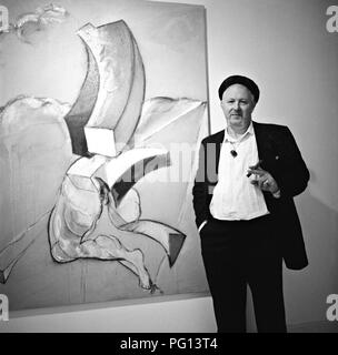 Vostell am 14. Oktober 1932 in Leverkusen geboren und am 3. April 1998 in Berlin gestorben. Er ist einer der wichtigsten deutschen Maler, Bildhauer und Performance Künstler der zweiten Hälfte des 20. Jahrhunderts. Er gilt als Pionier der Umwelt, der Videokunst der Happening und Fluxus bekannt. Hier mit einem seiner Werke. Stockfoto