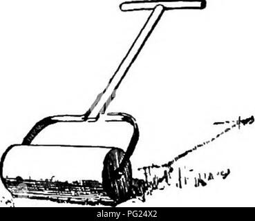 . Handbuch der Gartenarbeit: ein praktischer Leitfaden für die Herstellung von zu Hause und dem Anbau von Blumen, Obst und Gemüse für zu Hause. Im Garten arbeiten. 108 Handbuch der Gartenarbeit. 112. Hand-Walze. Walzen. Oft ist es notwendig, dass das Land verdichtet werden, nachdem es gegraben oder gehackt worden ist, und eine Art von Hand-Walze ist dann nützlich. Sehr effiziente Bügeleisen Rollen sind auf dem Markt, aber ein gutes kann von einer Festplatte aus Kastanien- oder Eichenholz anmelden, wie in der Abb. gezeigt. 112. (Es sei daran erinnert, dass, wenn die Oberfläche ist hart und kompakt, Wasser entweicht aus es sich rasch, und Pflanzen für Feuchtigkeit auf arr leiden können Stockfoto