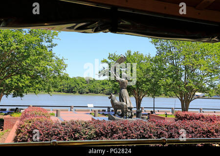 Winkenden Mädchen oder Frau Statue, Savannah, Georgia Stockfoto