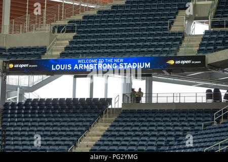 New York, NY - 22. August 2018: Neue Louis Armstrong Stadium Hingabe an USTA Billie Jean King National Tennis Center Credit: Lev radin/Alamy leben Nachrichten Stockfoto