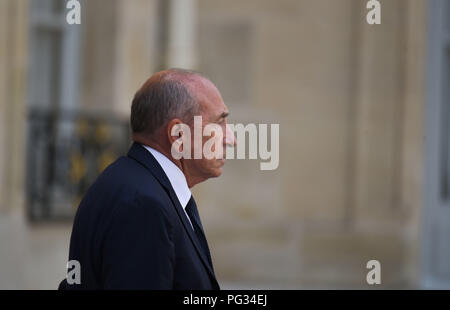 Paris, Frankreich. August 22, 2018 - Paris, Frankreich: der französische Innenminister Gerard Collomb verlässt das Elysee Palace nach dem Ministerrat. Le Ministre de l'Interieur, Gerard Collomb, a la sortie du Conseil des Ministres de la rentree. *** Frankreich/KEINE VERKÄUFE IN DEN FRANZÖSISCHEN MEDIEN *** Credit: Idealink Fotografie/Alamy leben Nachrichten Stockfoto