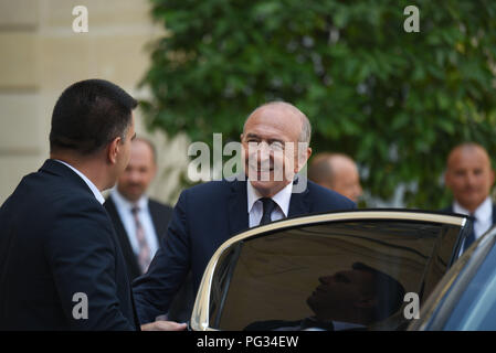 Paris, Frankreich. August 22, 2018 - Paris, Frankreich: der französische Innenminister Gerard Collomb verlässt das Elysee Palace nach dem Ministerrat. Le Ministre de l'Interieur, Gerard Collomb, a la sortie du Conseil des Ministres de la rentree. *** Frankreich/KEINE VERKÄUFE IN DEN FRANZÖSISCHEN MEDIEN *** Credit: Idealink Fotografie/Alamy leben Nachrichten Stockfoto