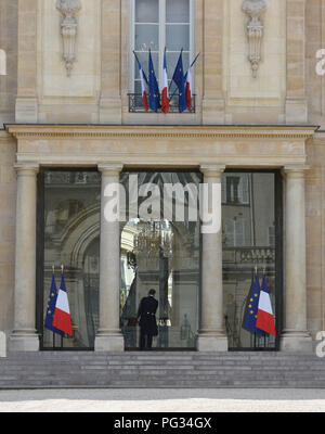 Paris, Frankreich. August 22, 2018 - Paris, Frankreich: Eingang der Elysee Palace, dem Sitz der Französischen Präsidentschaftswahl Büro. Entree du Palais de l'Elysee, La Residence officielle du Président de la République *** FRANKREICH/KEINE VERKÄUFE IN DEN FRANZÖSISCHEN MEDIEN *** Credit: Idealink Fotografie/Alamy leben Nachrichten Stockfoto