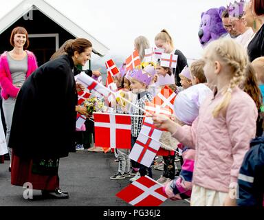 Tórshavn, Färöer, Dänemark. 23 Aug, 2018. Kronprinzessin Mary von Dänemark in Torshavn, am 23 August, 2018, besuchen die Schule á Argjahamri, auf die 1. Der 4 Tage Besuch auf den Färöern Foto: Albert Nieboer/Niederlande/Point de Vue | Quelle: dpa/Alamy leben Nachrichten Stockfoto
