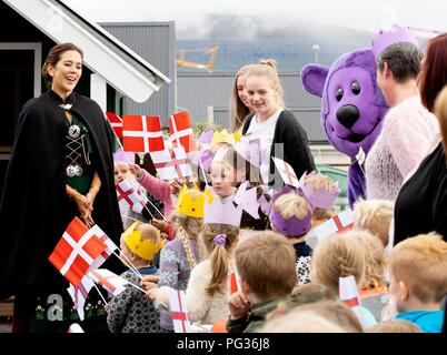 Tórshavn, Färöer, Dänemark. 23 Aug, 2018. Kronprinzessin Mary von Dänemark in Torshavn, am 23 August, 2018, besuchen die Schule á Argjahamri, auf die 1. Der 4 Tage Besuch auf den Färöern Foto: Albert Nieboer/Niederlande/Point de Vue | Quelle: dpa/Alamy leben Nachrichten Stockfoto