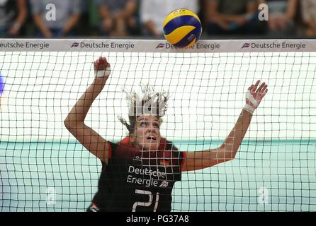 Münster, Deutschland. 23 Aug, 2018. firo: 23.08.2018, Volleyball: Damen. Nationalmannschaft: Deutschland - Holland, Niederlande Ivana Vanjak, GER auf Net. | Verwendung der weltweiten Kredit: dpa/Alamy leben Nachrichten Stockfoto