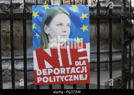 Gdansk, Polen, 23. August 2018 Protest gegen Abschiebung aus Polen einen ukrainischen offenen Dialog Aktivist Ludmila Kozlowska (Ljudmila Kozlovska) nach Kritik der rechten PiS (Recht und Gerechtigkeit) Regierung deportiert. Ljudmila Kozlovska lebten in Polen mit ihrem polnischen Ehemann für 10 Jahre. Demonstranten mit ljudmila Kozlovska Bilder gesehen © vadim Pacajev/Alamy leben Nachrichten Stockfoto