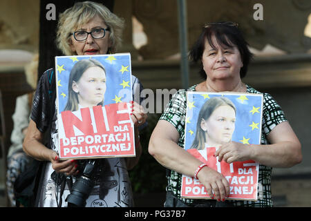 Gdansk, Polen, 23. August 2018 Protest gegen Abschiebung aus Polen einen ukrainischen offenen Dialog Aktivist Ludmila Kozlowska (Ljudmila Kozlovska) nach Kritik der rechten PiS (Recht und Gerechtigkeit) Regierung deportiert. Ljudmila Kozlovska lebten in Polen mit ihrem polnischen Ehemann für 10 Jahre. Demonstranten mit ljudmila Kozlovska Bilder gesehen © vadim Pacajev/Alamy leben Nachrichten Stockfoto