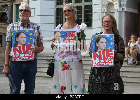 Gdansk, Polen, 23. August 2018 Protest gegen Abschiebung aus Polen einen ukrainischen offenen Dialog Aktivist Ludmila Kozlowska (Ljudmila Kozlovska) nach Kritik der rechten PiS (Recht und Gerechtigkeit) Regierung deportiert. Ljudmila Kozlovska lebten in Polen mit ihrem polnischen Ehemann für 10 Jahre. Demonstranten mit ljudmila Kozlovska Bilder gesehen © vadim Pacajev/Alamy leben Nachrichten Stockfoto