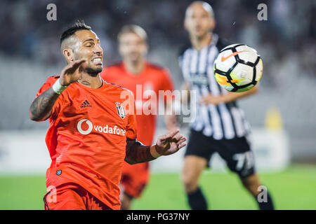 Partizan Stadion, Belgrad, Serbien. 23 Aug, 2018. UEFA Europa League Qualifikation 1 Bein, Partizan gegen Besiktas; Ricardo Quaresma von Besiktas trie zur Kugel Credit: Aktion plus Sport/Alamy Leben Nachrichten Steuerung Stockfoto